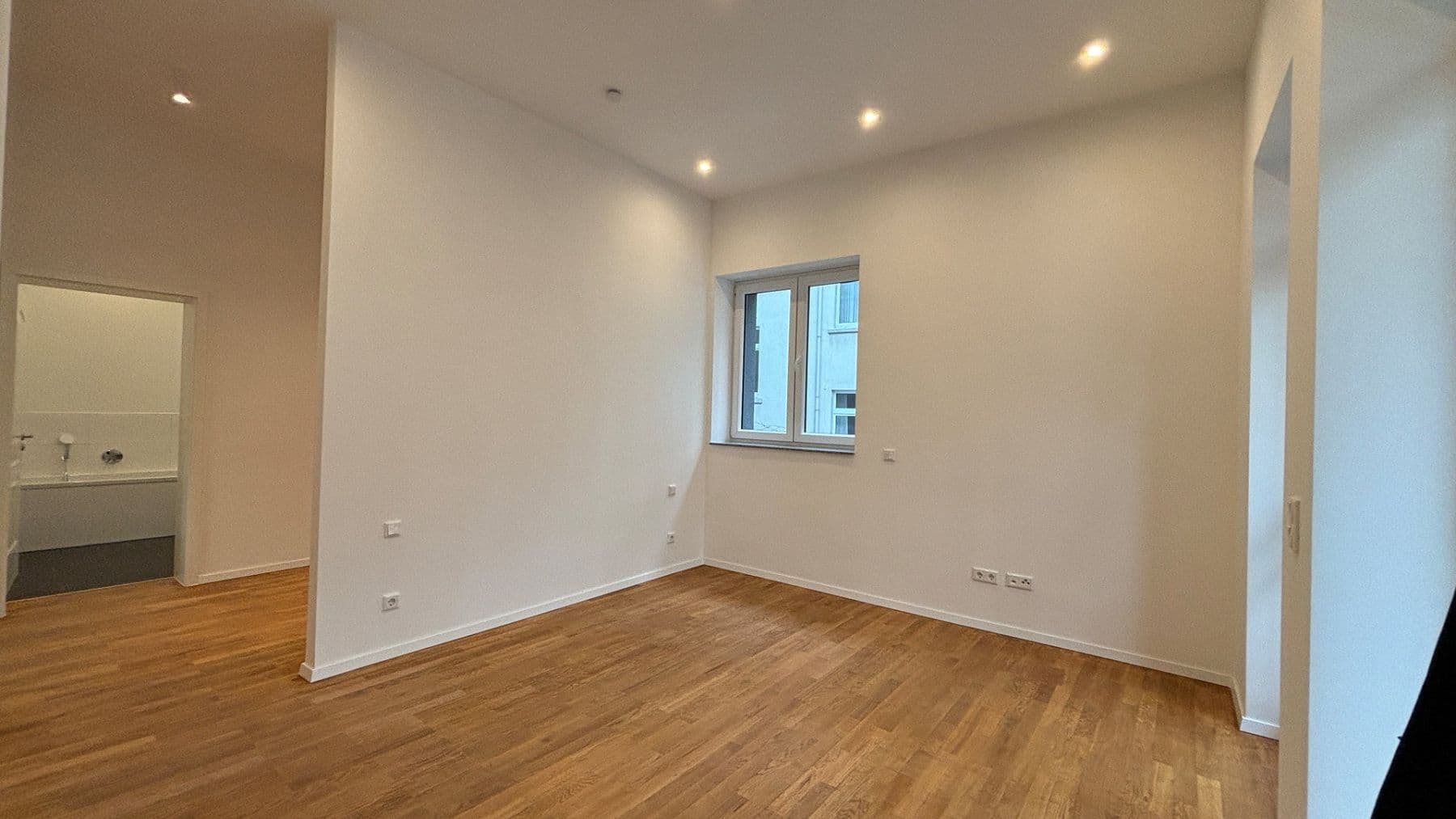 Prenájom bytu 3-izbový 114 m², Frankfurt am Main, Hesensko Prenájom bytu 3-izbový 114 m², Frankfurt am Main, Hesensko