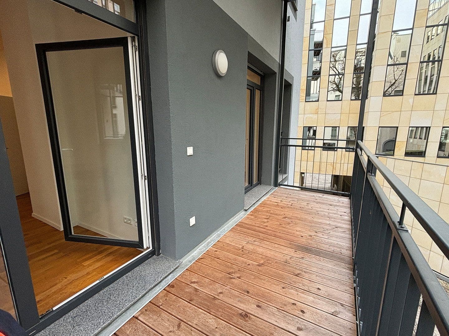 Prenájom bytu 3-izbový 114 m², Frankfurt am Main, Hesensko Prenájom bytu 3-izbový 114 m², Frankfurt am Main, Hesensko