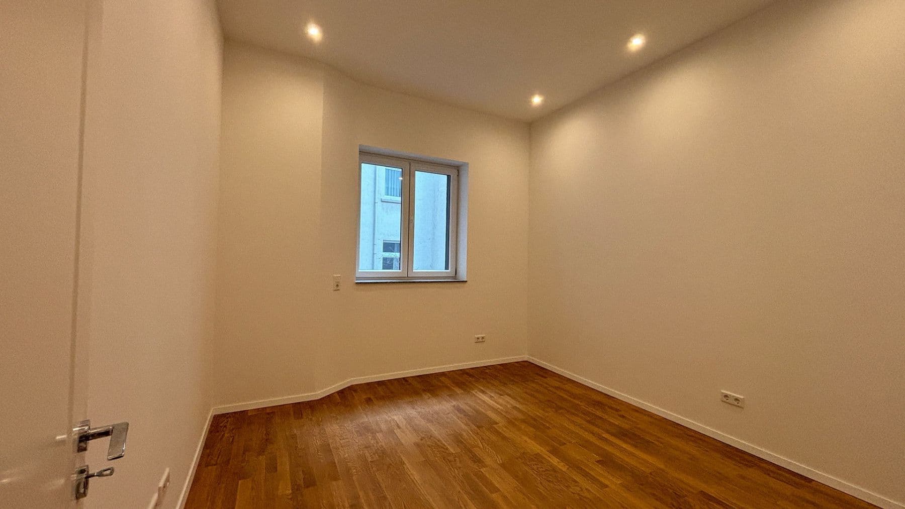 Prenájom bytu 3-izbový 114 m², Frankfurt am Main, Hesensko Prenájom bytu 3-izbový 114 m², Frankfurt am Main, Hesensko