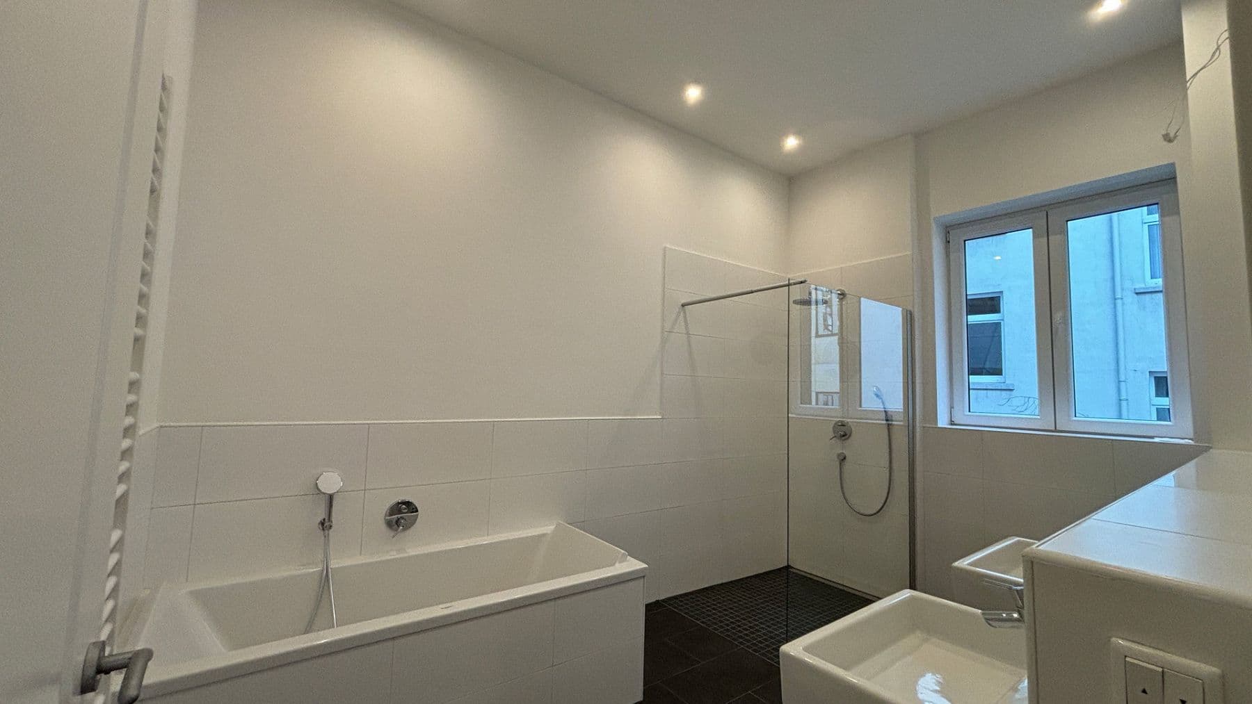 Prenájom bytu 3-izbový 114 m², Frankfurt am Main, Hesensko Prenájom bytu 3-izbový 114 m², Frankfurt am Main, Hesensko