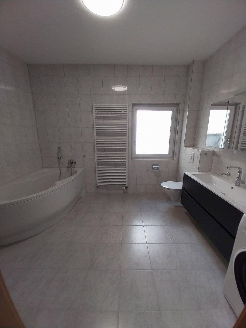 Prenájom bytu 4-izbový 145 m², Rosenbergstraße 37 A, Stuttgart, Bádensko-Wurttembersko Prenájom bytu 4-izbový 145 m², Rosenbergstraße 37 A, Stuttgart, Bádensko-Wurttembersko