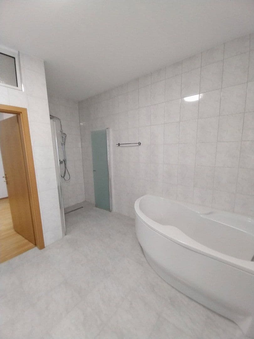 Prenájom bytu 4-izbový 145 m², Rosenbergstraße 37 A, Stuttgart, Bádensko-Wurttembersko Prenájom bytu 4-izbový 145 m², Rosenbergstraße 37 A, Stuttgart, Bádensko-Wurttembersko