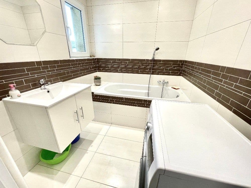 Prenájom bytu 1-izbový 35 m², Limuzská, Praha, Praha Prenájom bytu 1-izbový 35 m², Limuzská, Praha, Praha