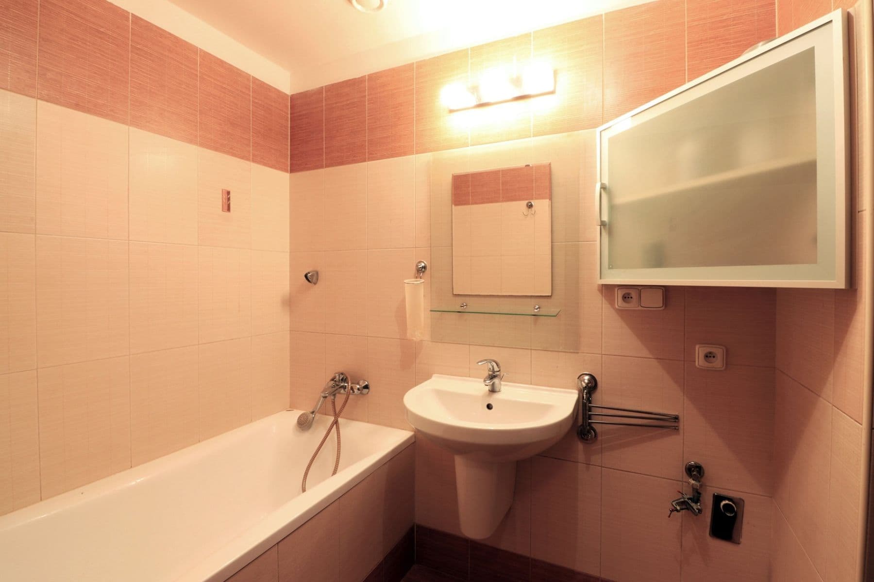 Prenájom bytu 1-izbový 32 m², V Honech, Klecany, Středočeský kraj Prenájom bytu 1-izbový 32 m², V Honech, Klecany, Středočeský kraj