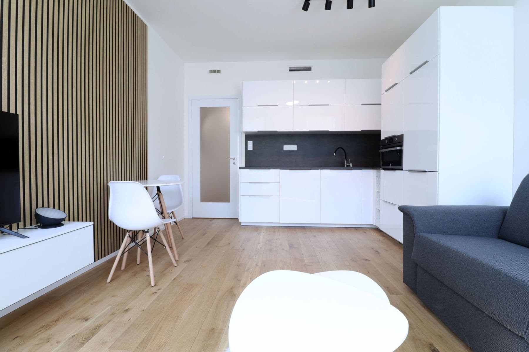 Prenájom bytu 1-izbový 29 m², Nádražní, Praha, Praha Prenájom bytu 1-izbový 29 m², Nádražní, Praha, Praha