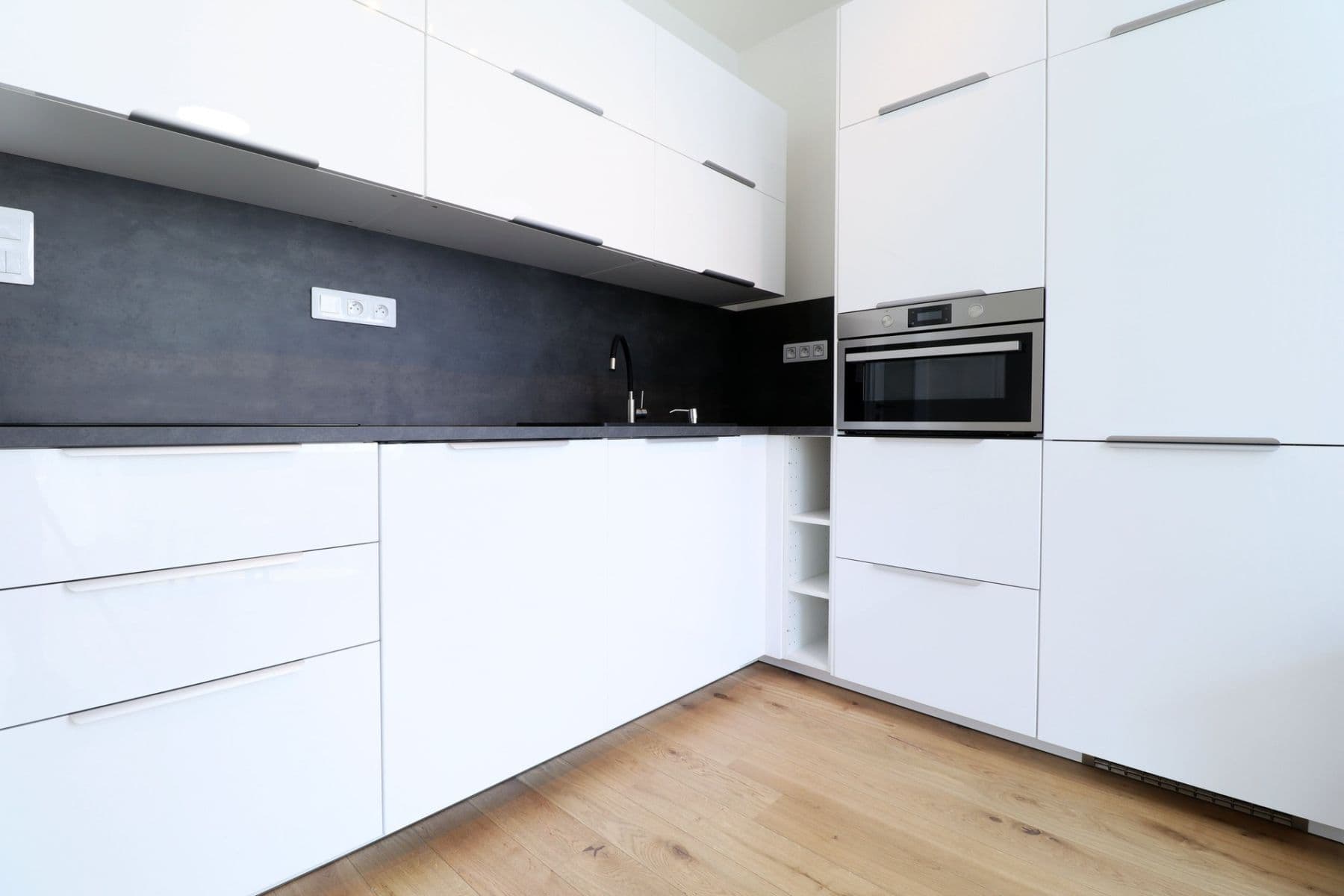 Prenájom bytu 1-izbový 29 m², Nádražní, Praha, Praha Prenájom bytu 1-izbový 29 m², Nádražní, Praha, Praha