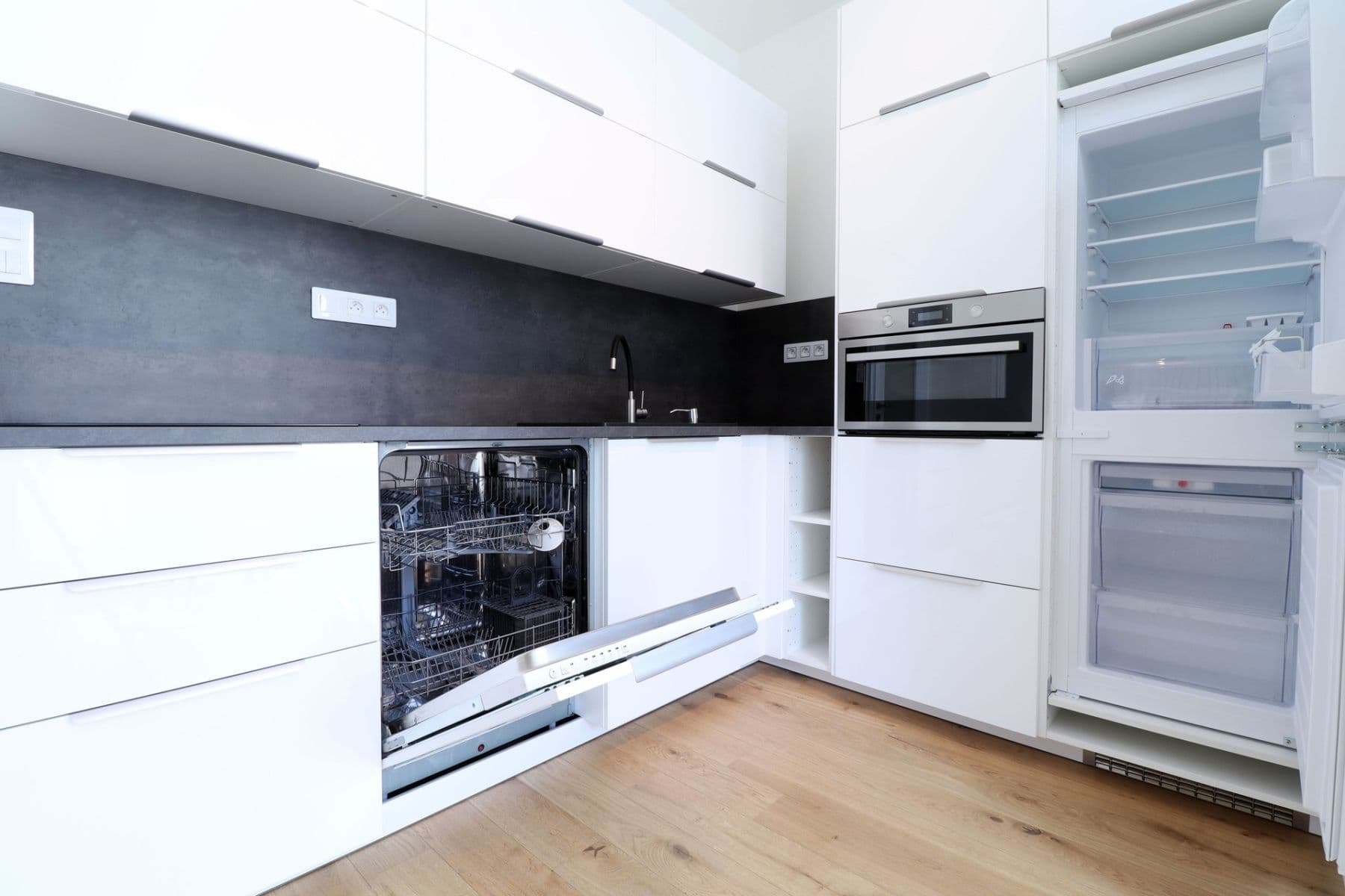 Prenájom bytu 1-izbový 29 m², Nádražní, Praha, Praha Prenájom bytu 1-izbový 29 m², Nádražní, Praha, Praha