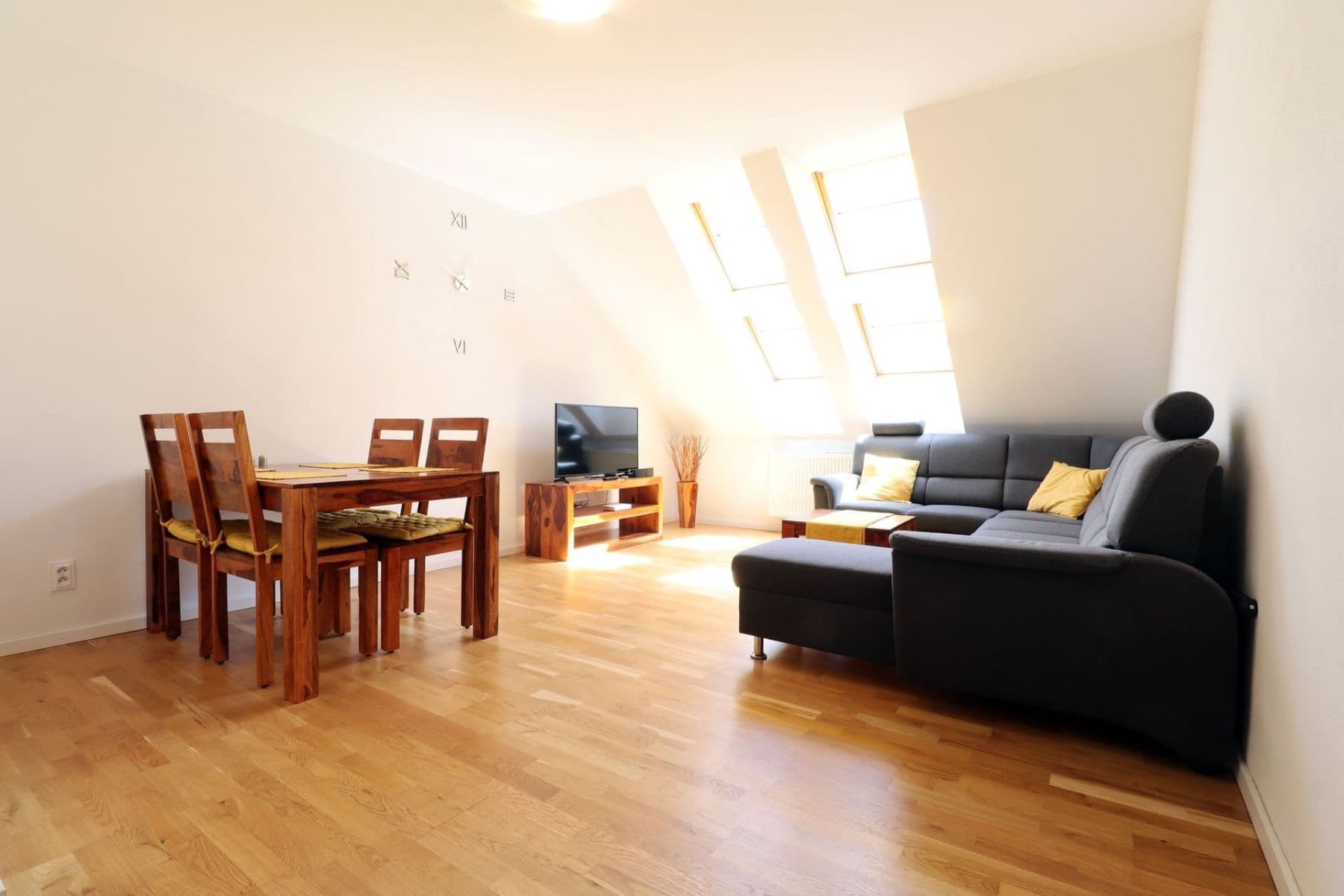 Prenájom bytu 2-izbový 55 m², Hájkova, Praha, Praha Prenájom bytu 2-izbový 55 m², Hájkova, Praha, Praha