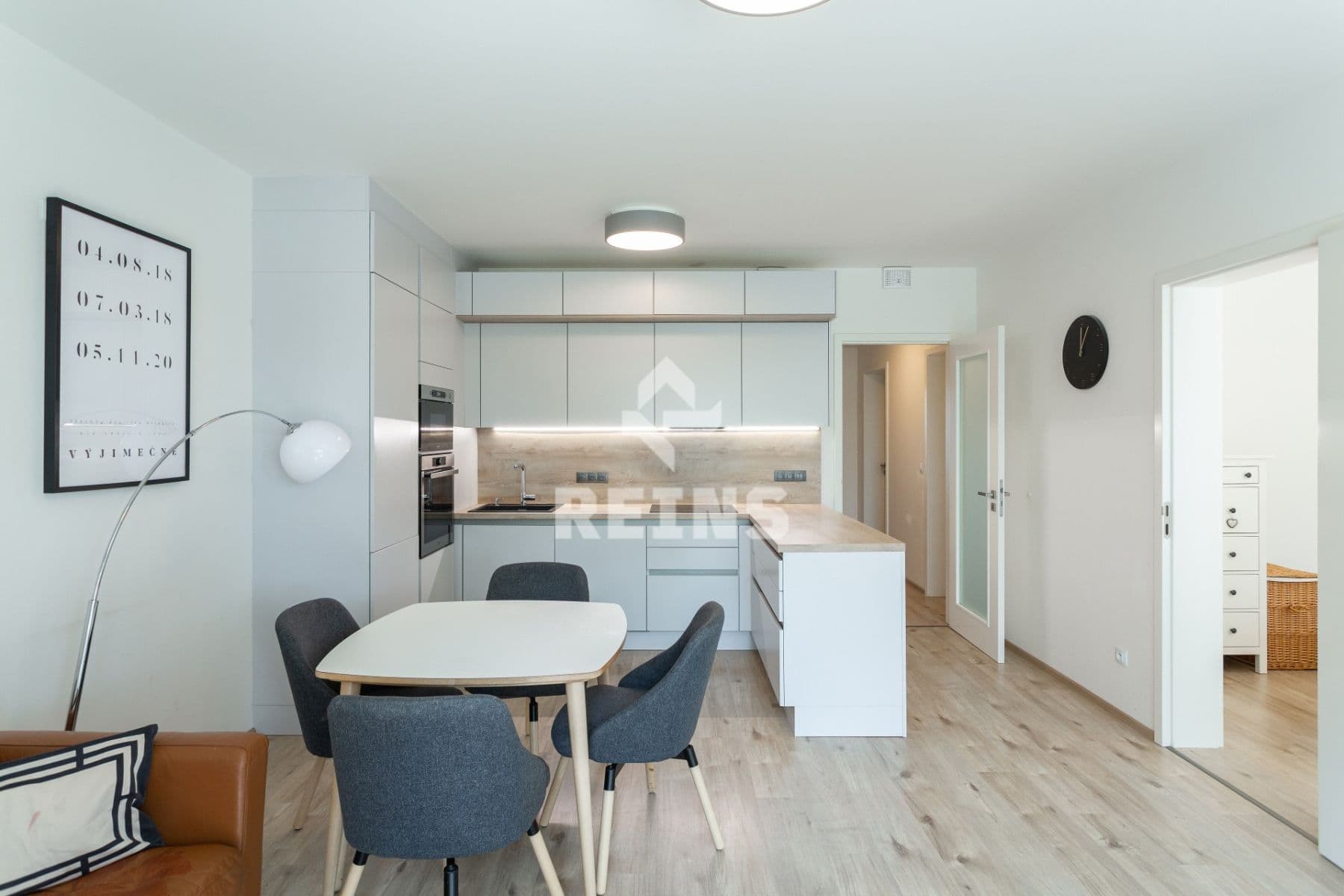 Predaj bytu 4-izbový 140 m², Hornoměcholupská, Praha, Praha Predaj bytu 4-izbový 140 m², Hornoměcholupská, Praha, Praha