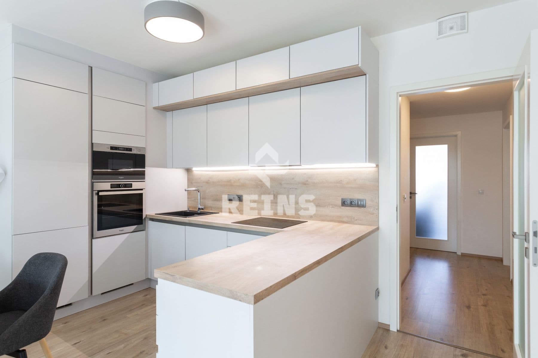 Predaj bytu 4-izbový 140 m², Hornoměcholupská, Praha, Praha Predaj bytu 4-izbový 140 m², Hornoměcholupská, Praha, Praha