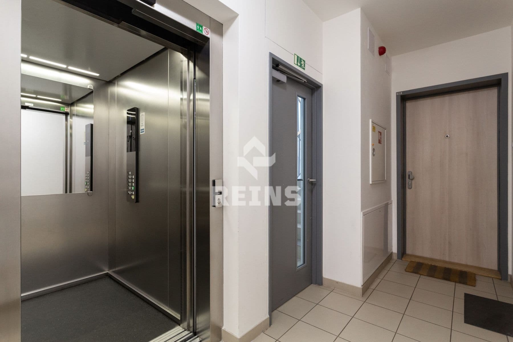 Predaj bytu 4-izbový 140 m², Hornoměcholupská, Praha, Praha Predaj bytu 4-izbový 140 m², Hornoměcholupská, Praha, Praha