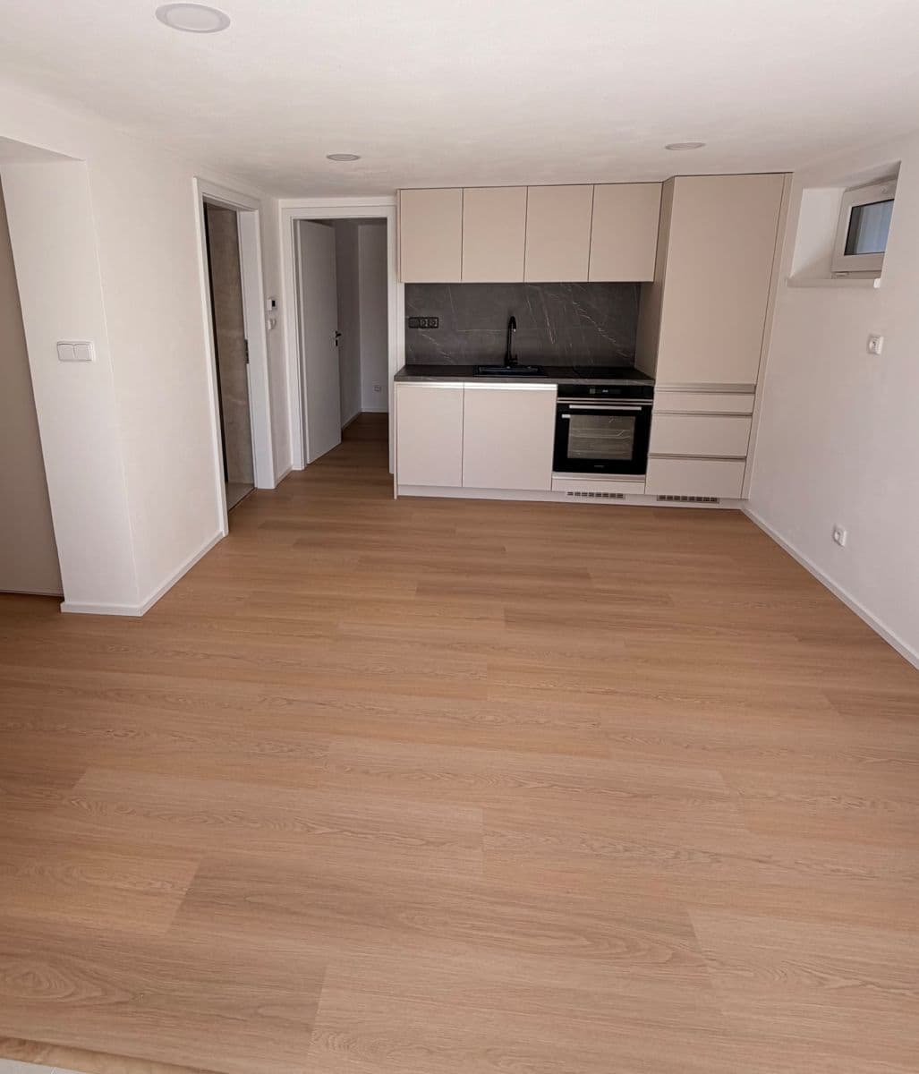 Prenájom bytu 3-izbový 45 m², Končinská, Litomyšl, Pardubický kraj Prenájom bytu 3-izbový 45 m², Končinská, Litomyšl, Pardubický kraj