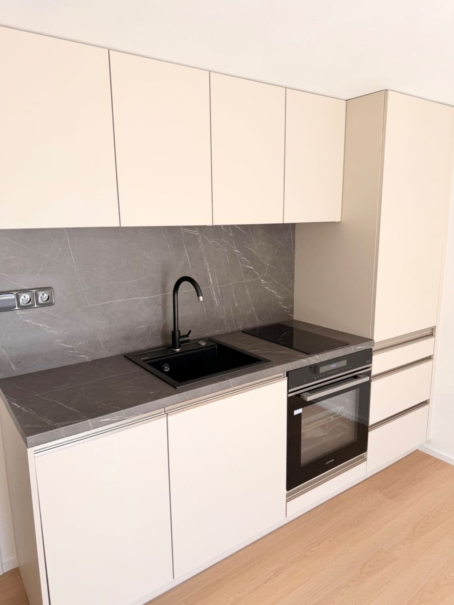 Prenájom bytu 3-izbový 45 m², Končinská, Litomyšl, Pardubický kraj Prenájom bytu 3-izbový 45 m², Končinská, Litomyšl, Pardubický kraj