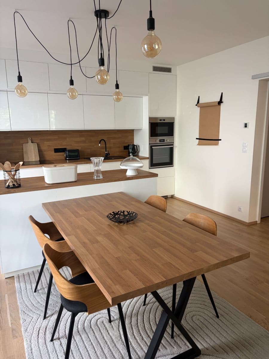 Prenájom bytu 3-izbový 104 m², Nuselská, Praha, Praha Prenájom bytu 3-izbový 104 m², Nuselská, Praha, Praha
