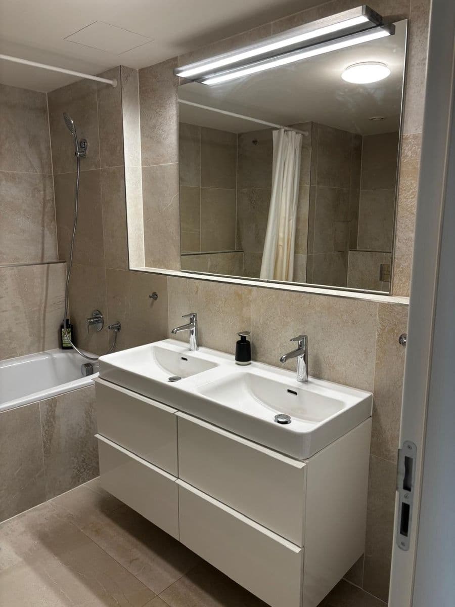 Prenájom bytu 3-izbový 104 m², Nuselská, Praha, Praha Prenájom bytu 3-izbový 104 m², Nuselská, Praha, Praha