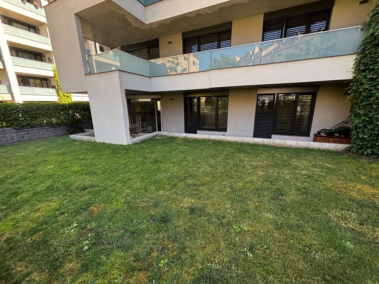 Prenájom bytu 3-izbový 104 m², Nuselská, Praha, Praha Prenájom bytu 3-izbový 104 m², Nuselská, Praha, Praha