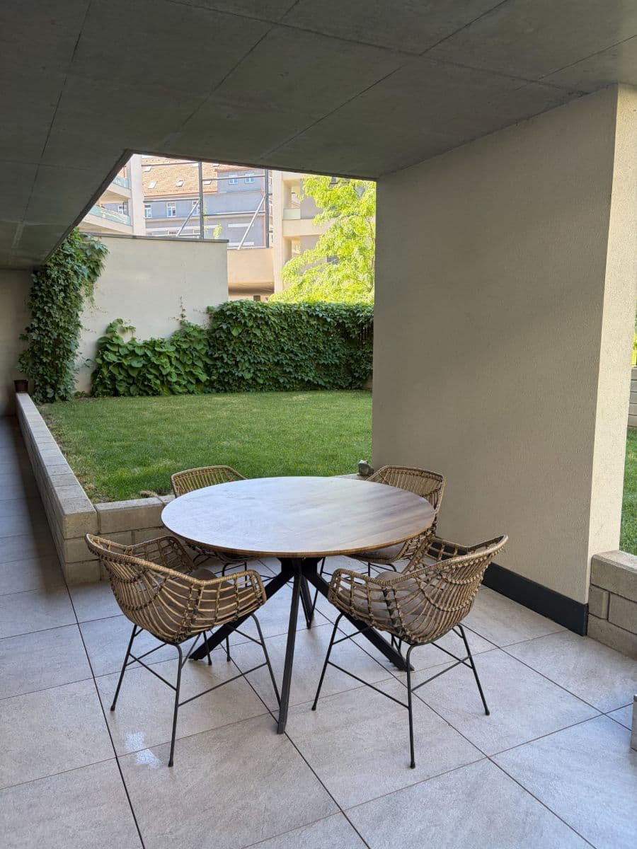 Prenájom bytu 3-izbový 104 m², Nuselská, Praha, Praha Prenájom bytu 3-izbový 104 m², Nuselská, Praha, Praha