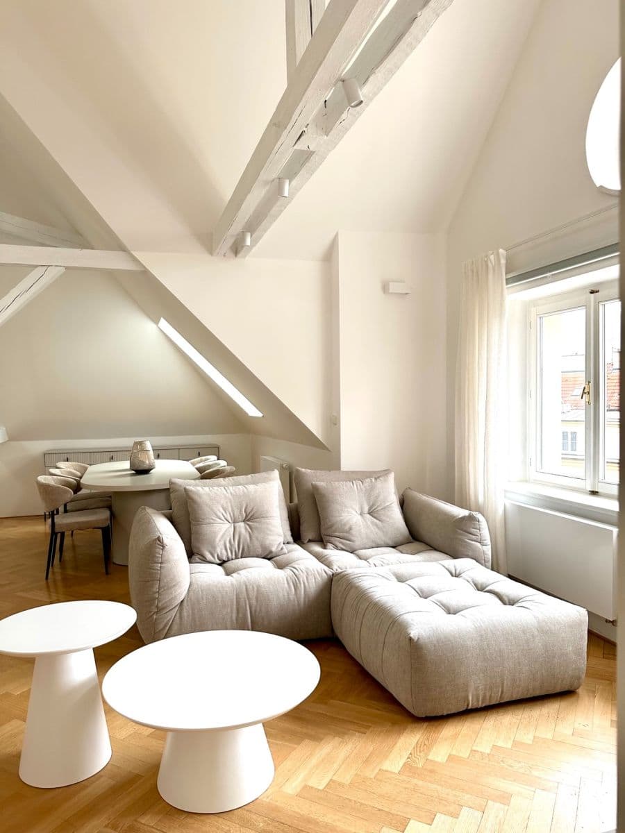 Prenájom bytu 3-izbový 144 m², Benešovská, Praha, Praha Prenájom bytu 3-izbový 144 m², Benešovská, Praha, Praha