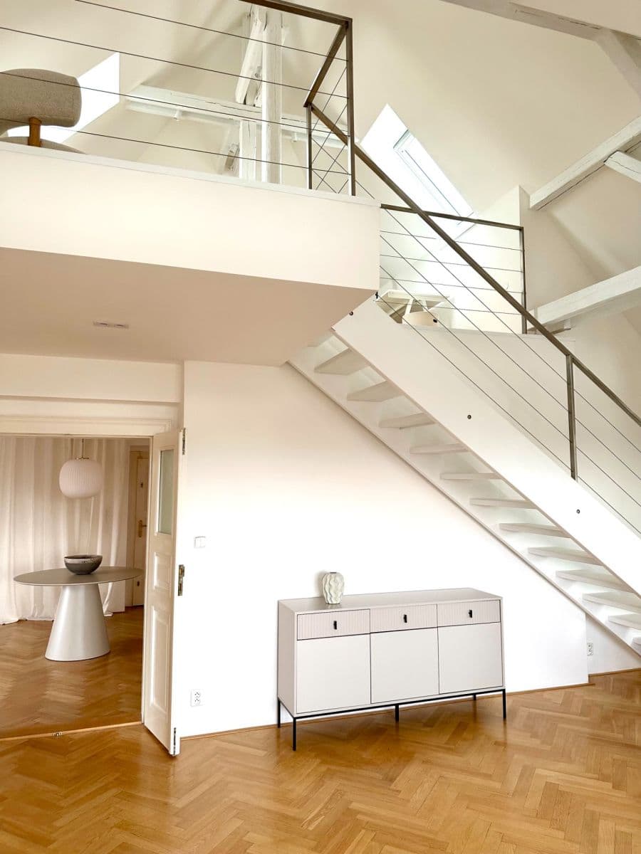 Prenájom bytu 3-izbový 144 m², Benešovská, Praha, Praha Prenájom bytu 3-izbový 144 m², Benešovská, Praha, Praha