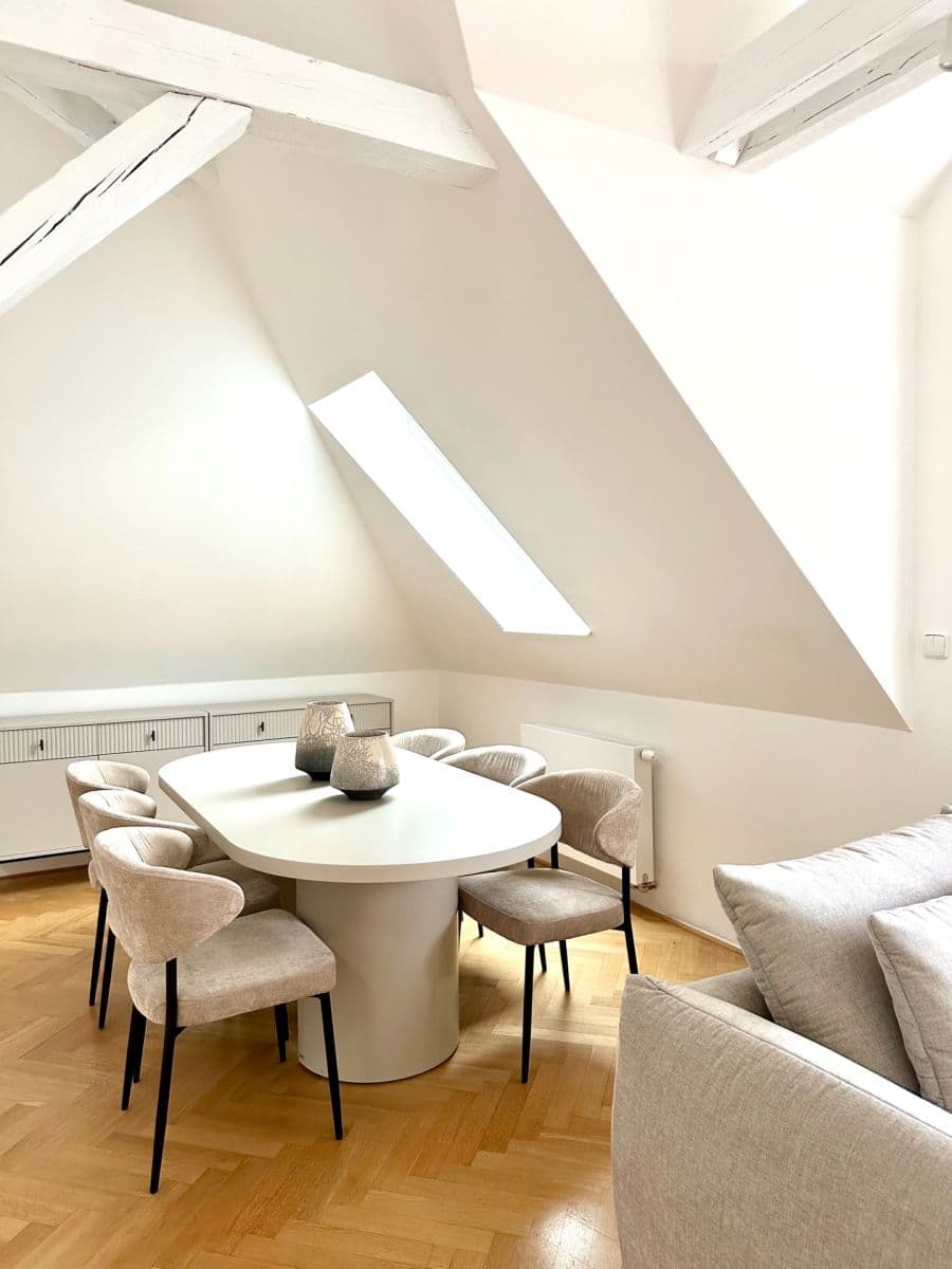 Prenájom bytu 3-izbový 144 m², Benešovská, Praha, Praha Prenájom bytu 3-izbový 144 m², Benešovská, Praha, Praha