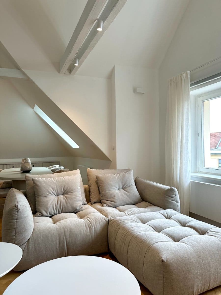 Prenájom bytu 3-izbový 144 m², Benešovská, Praha, Praha Prenájom bytu 3-izbový 144 m², Benešovská, Praha, Praha