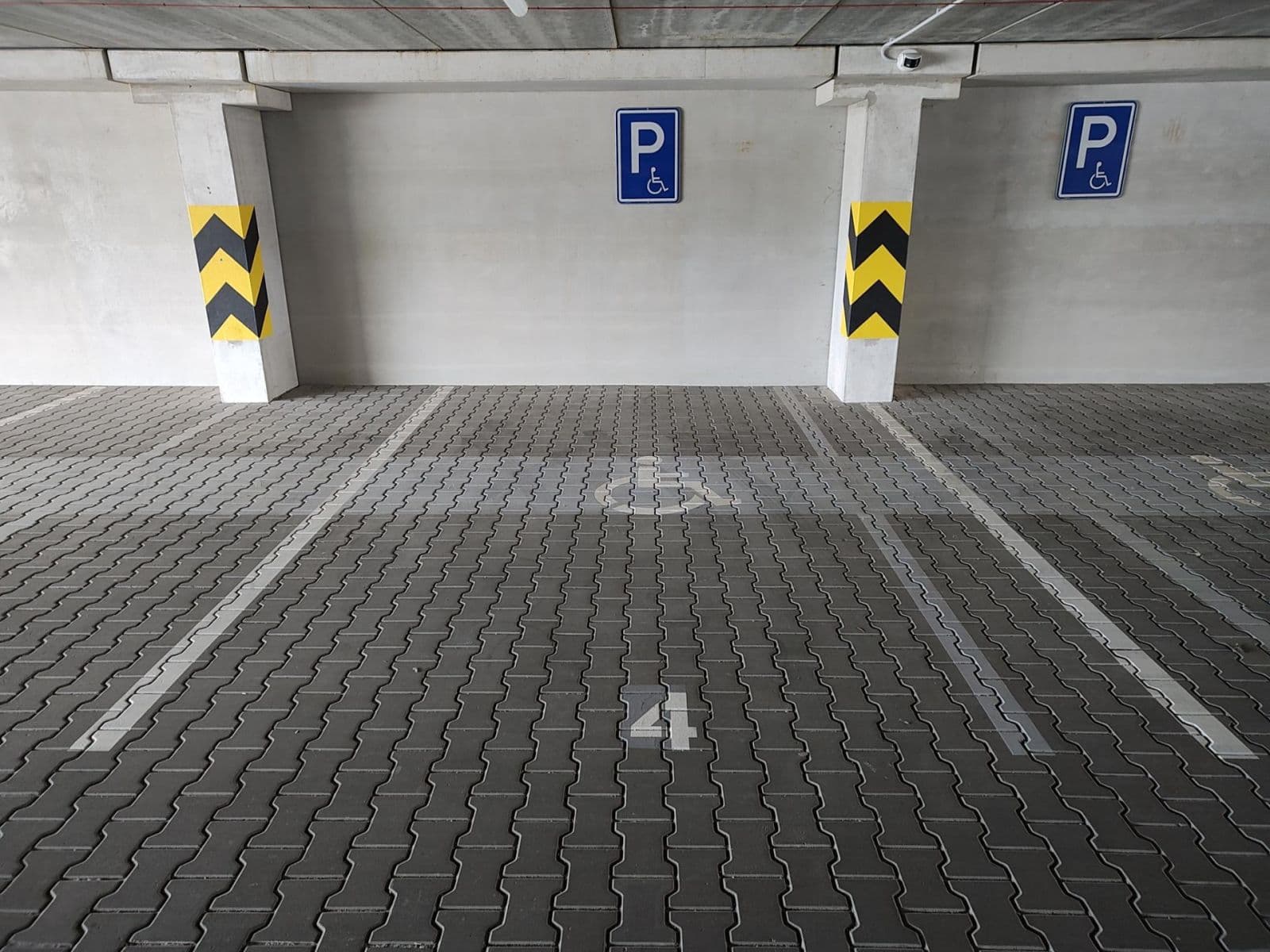 Prenájom garáže 17 m², Bryksova, Praha, Praha Prenájom garáže 17 m², Bryksova, Praha, Praha