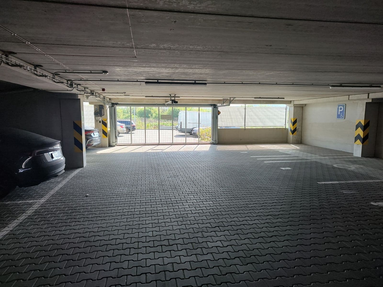 Prenájom garáže 17 m², Bryksova, Praha, Praha Prenájom garáže 17 m², Bryksova, Praha, Praha