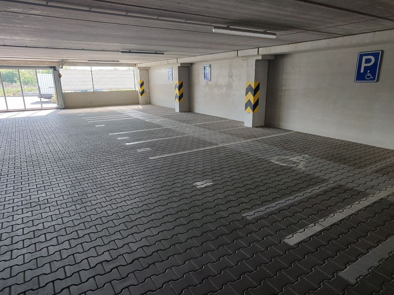 Prenájom garáže 17 m², Bryksova, Praha, Praha Prenájom garáže 17 m², Bryksova, Praha, Praha