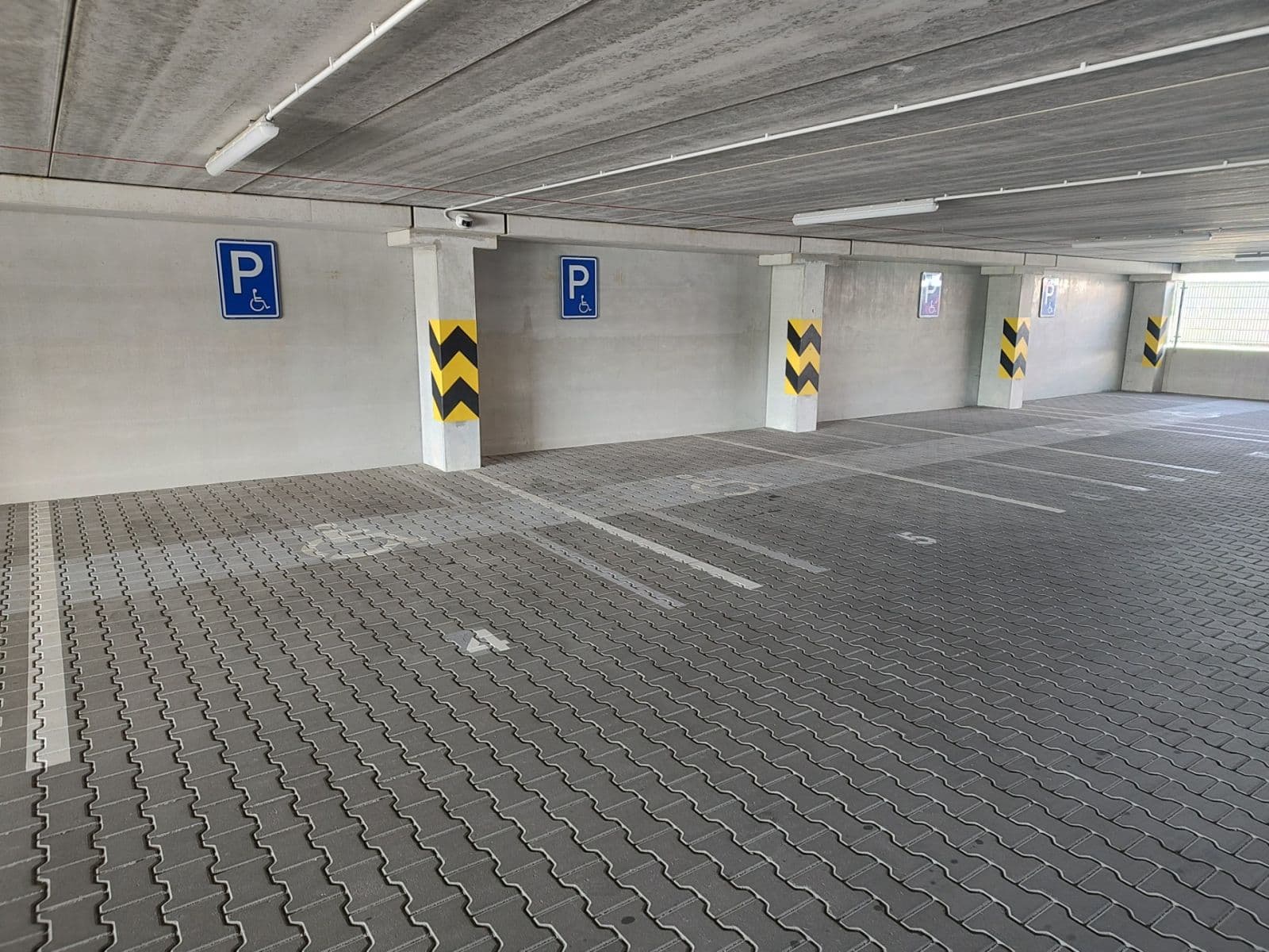Prenájom garáže 17 m², Bryksova, Praha, Praha Prenájom garáže 17 m², Bryksova, Praha, Praha