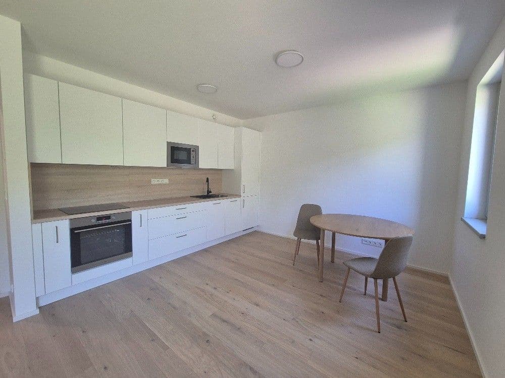 Prenájom bytu 1-izbový 38 m², Mezitraťová, Praha, Praha Prenájom bytu 1-izbový 38 m², Mezitraťová, Praha, Praha