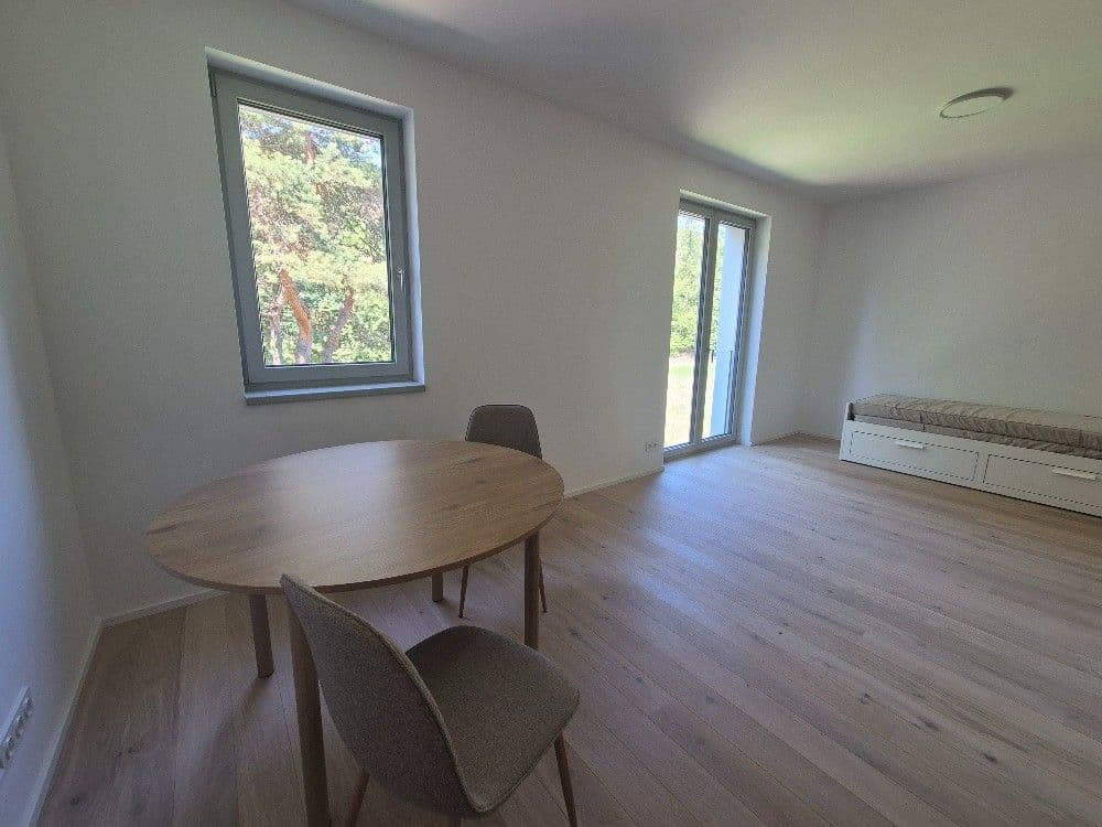 Prenájom bytu 1-izbový 38 m², Mezitraťová, Praha, Praha Prenájom bytu 1-izbový 38 m², Mezitraťová, Praha, Praha
