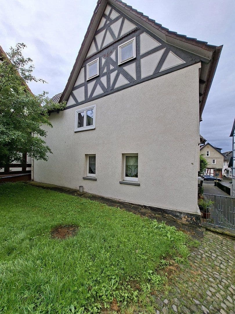 Predaj domu 140 m², pozemok 306 m², Stadtallendorf, Hesensko Predaj domu 140 m², pozemok 306 m², Stadtallendorf, Hesensko