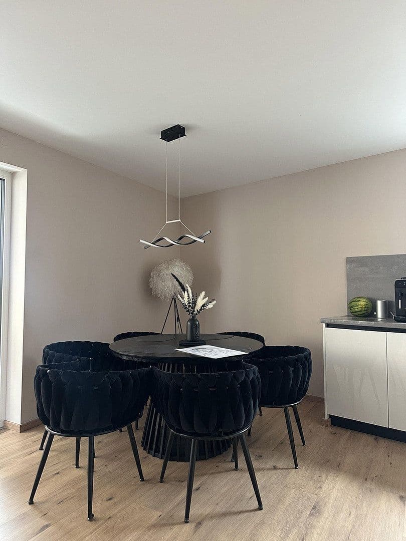 Prenájom bytu 4-izbový 106 m², Feuerbacher Straße 20, Leonberg, Bádensko-Wurttembersko Prenájom bytu 4-izbový 106 m², Feuerbacher Straße 20, Leonberg, Bádensko-Wurttembersko