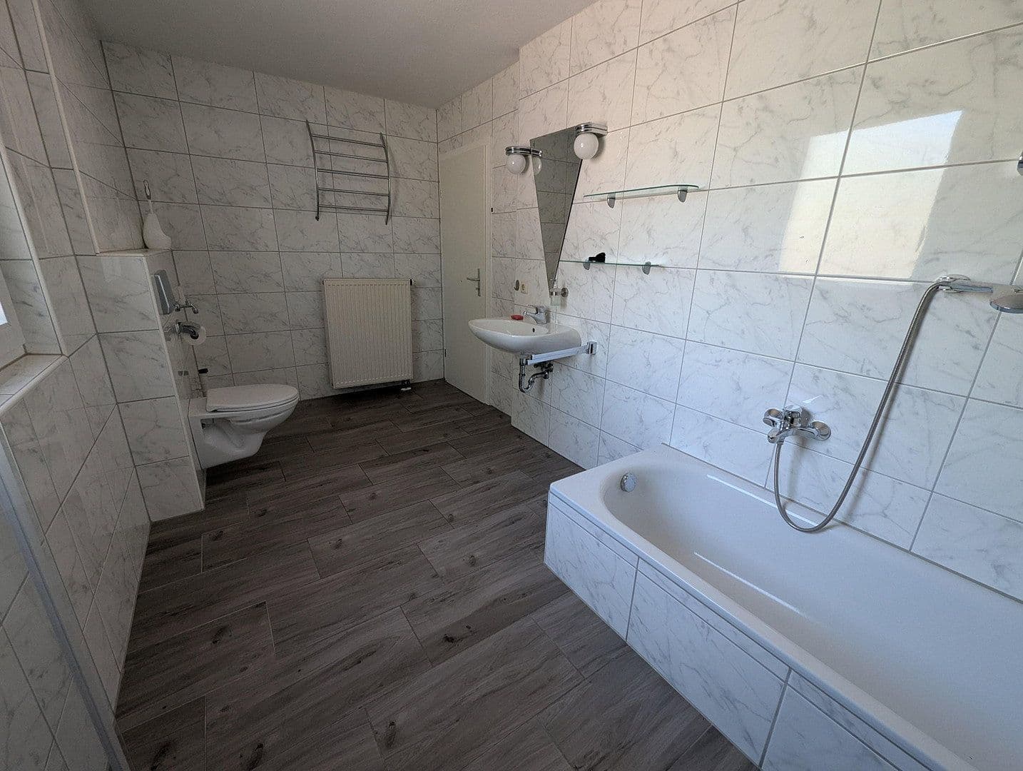 Prenájom bytu 3-izbový 82 m², Hammelburg, Bavorsko Prenájom bytu 3-izbový 82 m², Hammelburg, Bavorsko