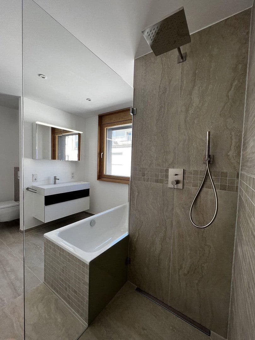 Prenájom bytu 3-izbový 90 m², Lerchenfeldstraße 28, München-Altstadt-Lehel, Bavorsko Prenájom bytu 3-izbový 90 m², Lerchenfeldstraße 28, München-Altstadt-Lehel, Bavorsko