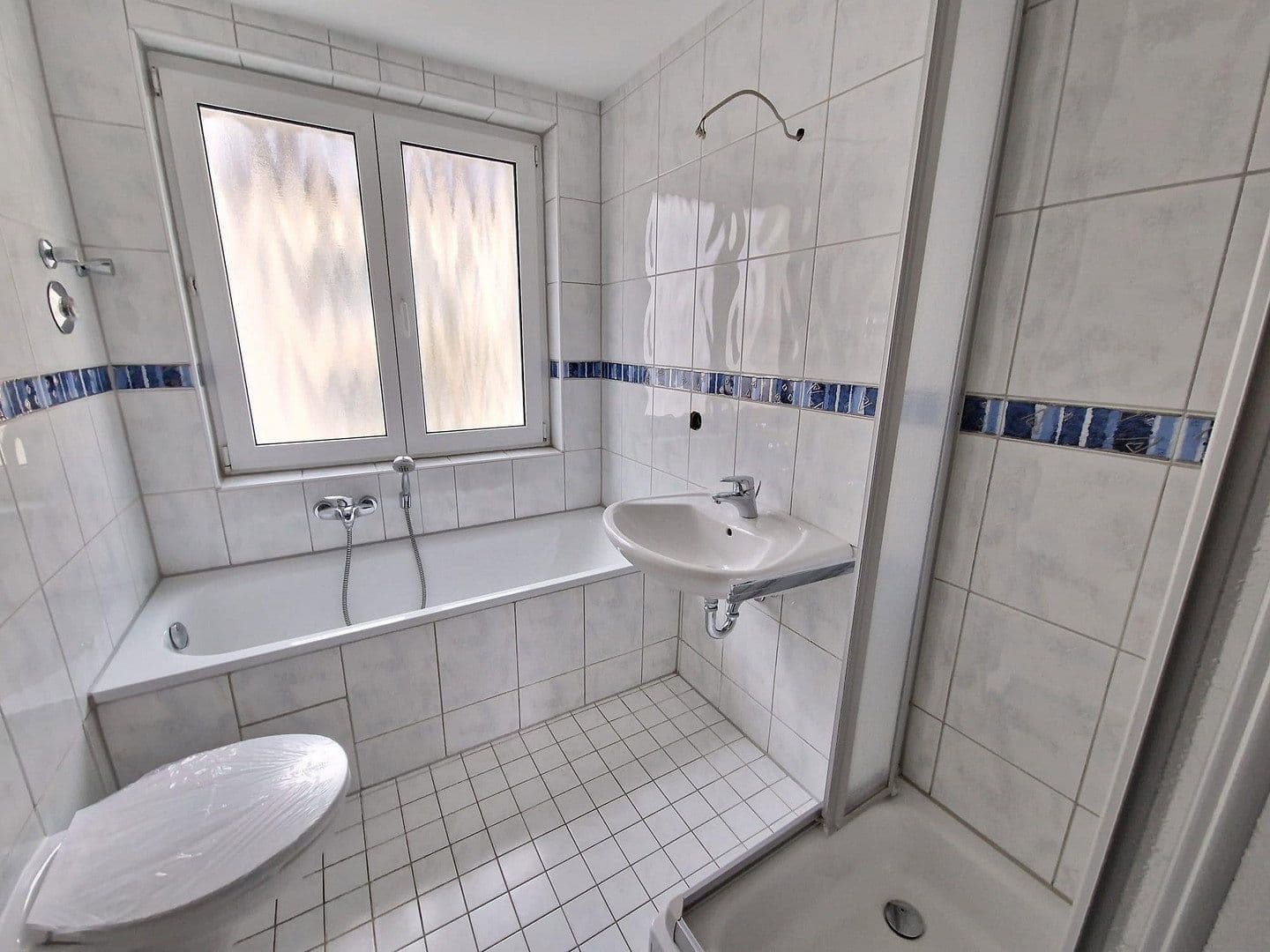 Prenájom bytu 3-izbový 93 m², Moltkestraße 3, Hattingen, Severné Porýnie - Westfálsko Prenájom bytu 3-izbový 93 m², Moltkestraße 3, Hattingen, Severné Porýnie - Westfálsko