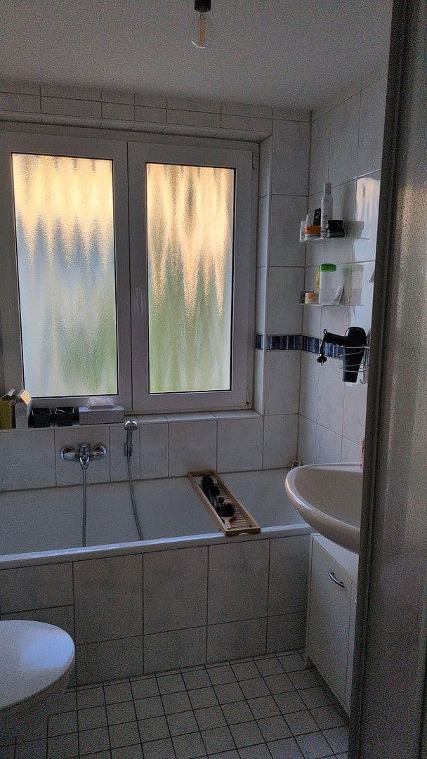 Prenájom bytu 3-izbový 93 m², Moltkestraße 3, Hattingen, Severné Porýnie - Westfálsko Prenájom bytu 3-izbový 93 m², Moltkestraße 3, Hattingen, Severné Porýnie - Westfálsko