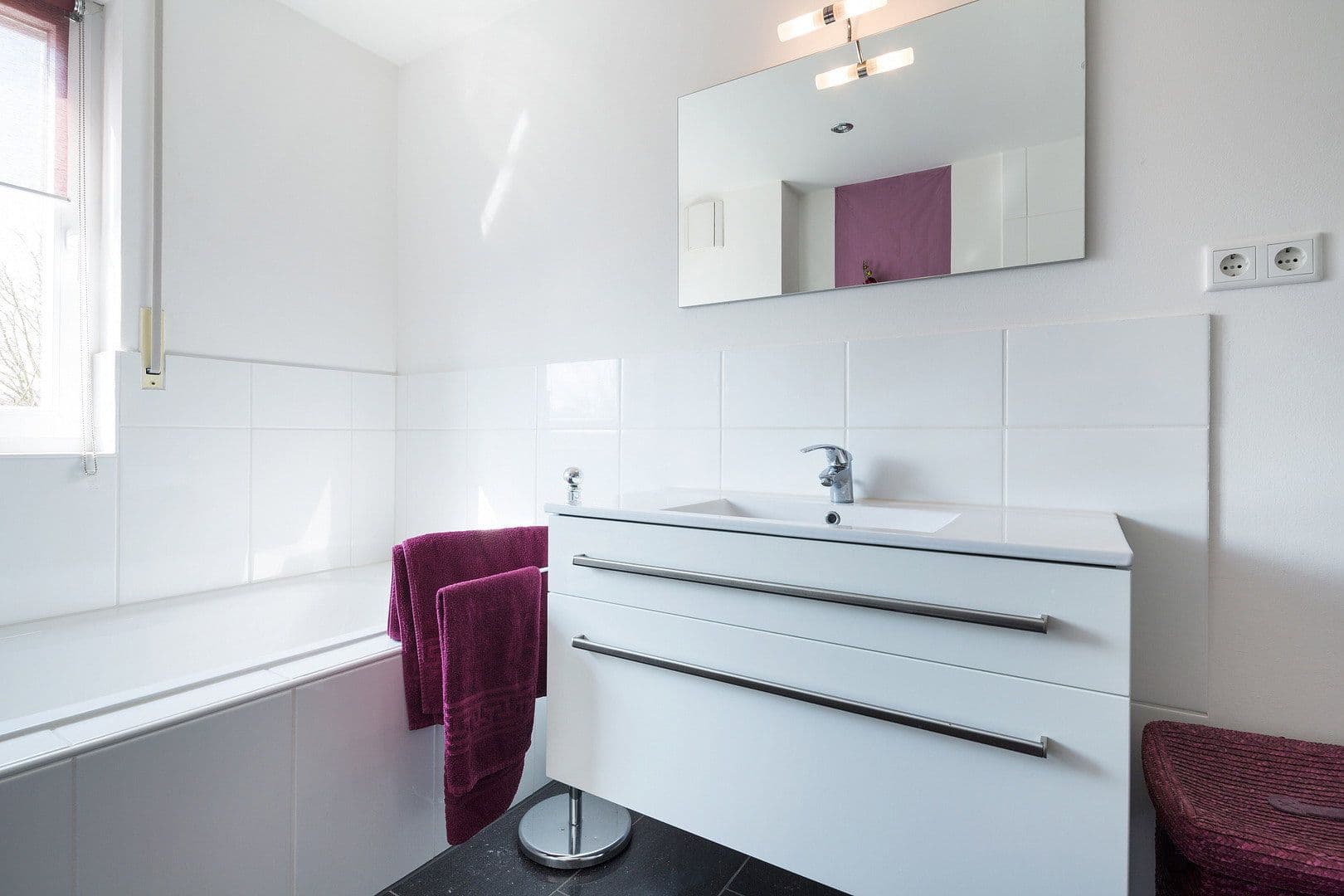 Prenájom bytu 2-izbový 60 m², Düsseldorf, Severné Porýnie - Westfálsko Prenájom bytu 2-izbový 60 m², Düsseldorf, Severné Porýnie - Westfálsko