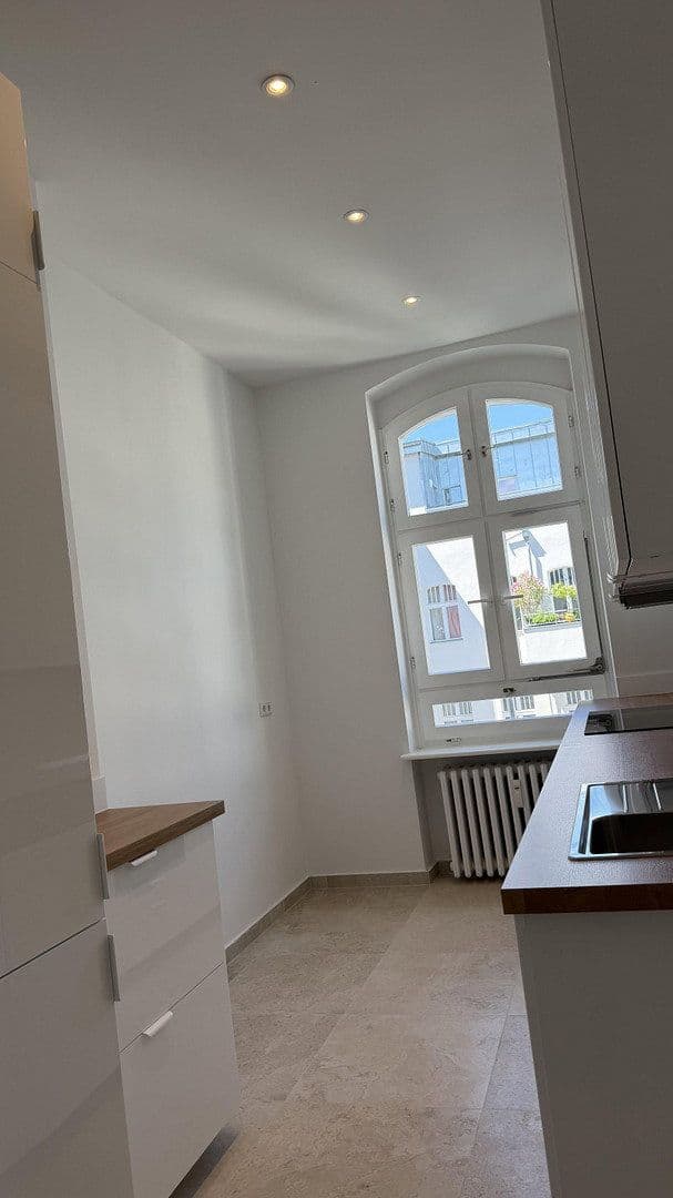 Prenájom bytu 3-izbový 99 m², Berlin, Berlín Prenájom bytu 3-izbový 99 m², Berlin, Berlín