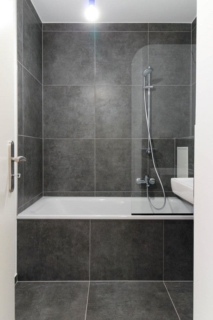 Prenájom bytu 3-izbový 78 m², Ulm, Bádensko-Wurttembersko Prenájom bytu 3-izbový 78 m², Ulm, Bádensko-Wurttembersko
