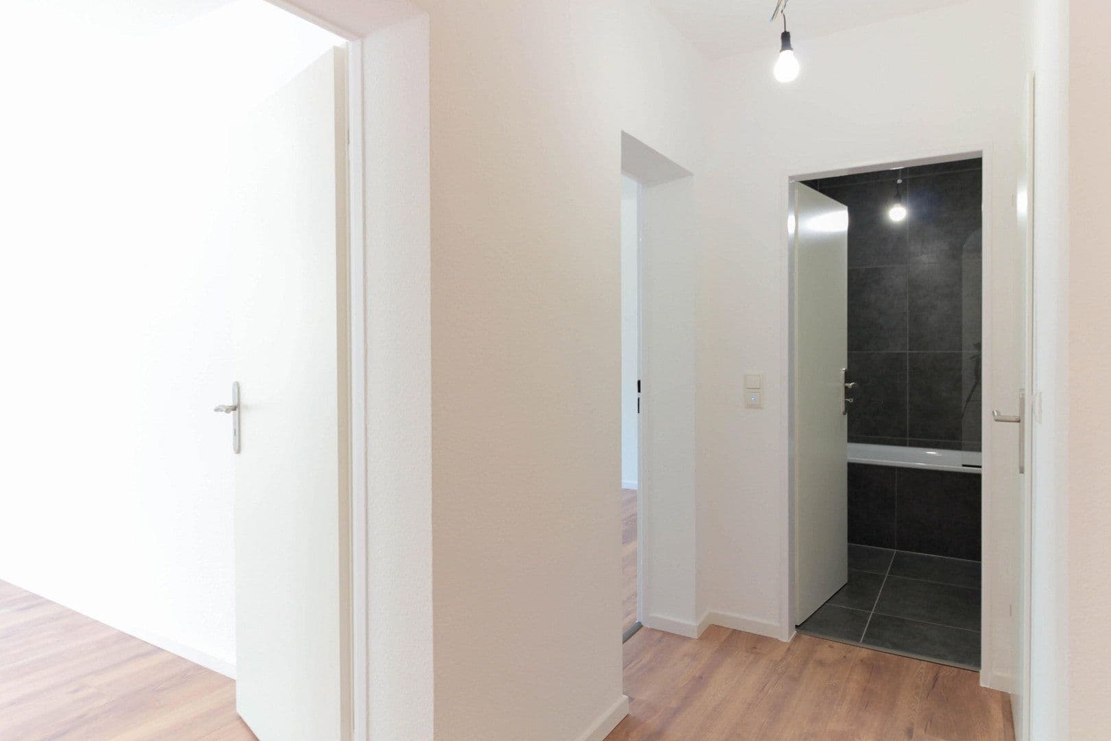 Prenájom bytu 3-izbový 78 m², Ulm, Bádensko-Wurttembersko Prenájom bytu 3-izbový 78 m², Ulm, Bádensko-Wurttembersko