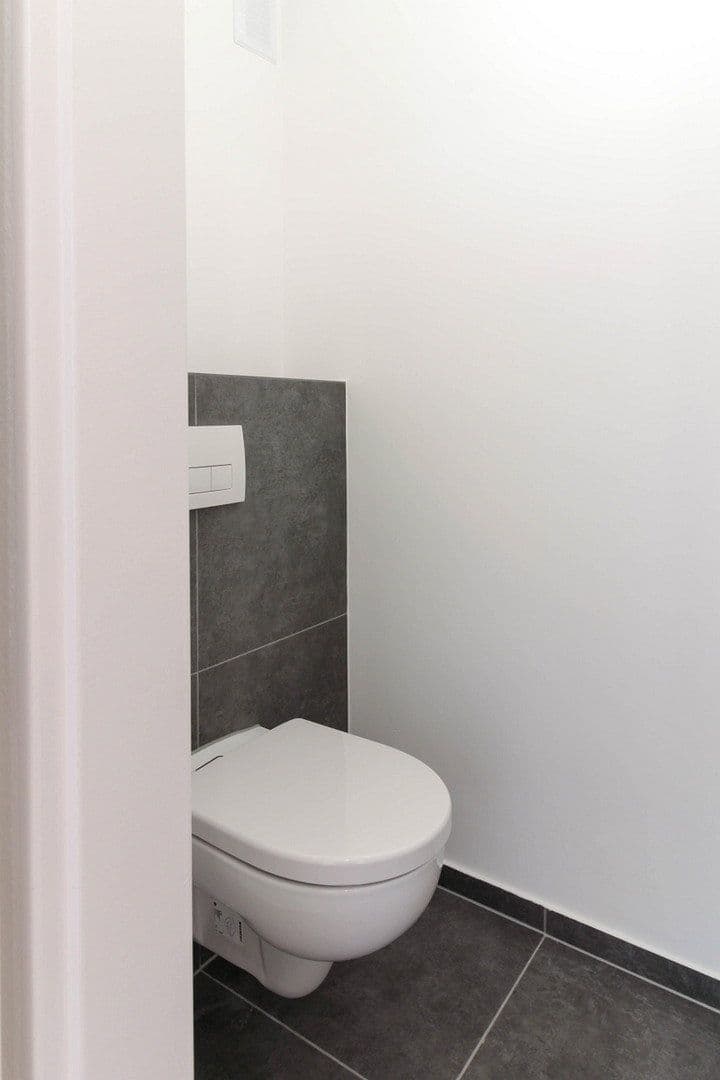 Prenájom bytu 3-izbový 78 m², Ulm, Bádensko-Wurttembersko Prenájom bytu 3-izbový 78 m², Ulm, Bádensko-Wurttembersko