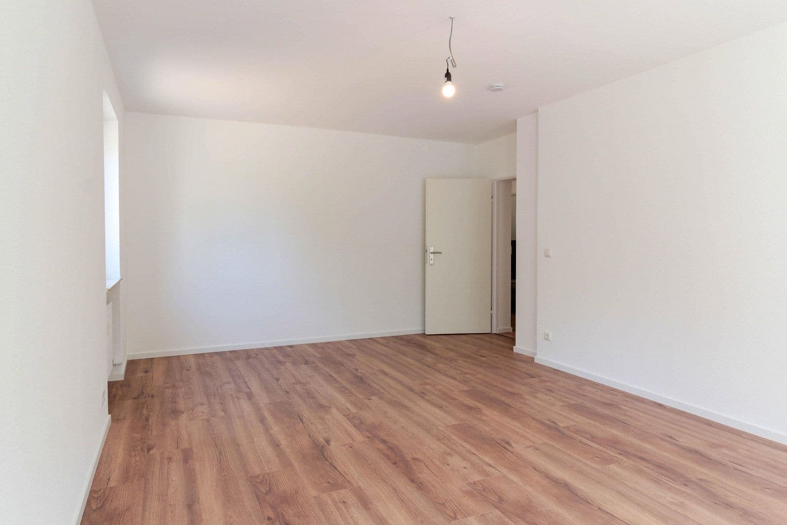 Prenájom bytu 3-izbový 78 m², Ulm, Bádensko-Wurttembersko Prenájom bytu 3-izbový 78 m², Ulm, Bádensko-Wurttembersko
