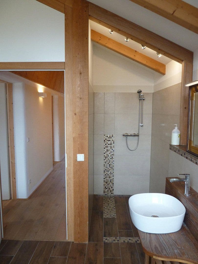 Predaj domu 135 m², pozemok 716 m², Adelshofen, Bavorsko Predaj domu 135 m², pozemok 716 m², Adelshofen, Bavorsko