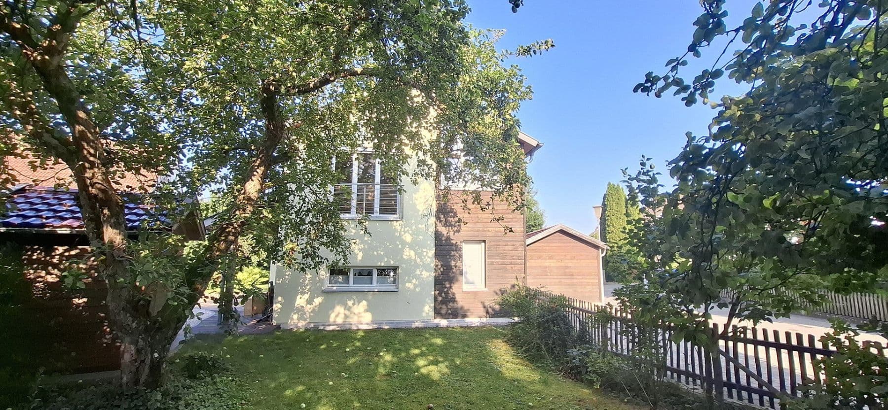 Predaj domu 135 m², pozemok 716 m², Adelshofen, Bavorsko Predaj domu 135 m², pozemok 716 m², Adelshofen, Bavorsko