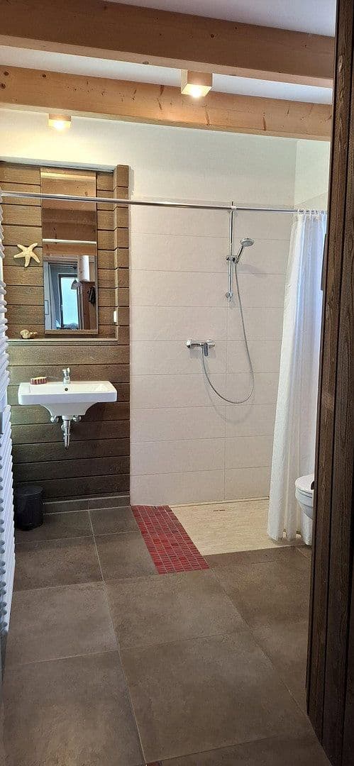 Predaj domu 135 m², pozemok 716 m², Adelshofen, Bavorsko Predaj domu 135 m², pozemok 716 m², Adelshofen, Bavorsko