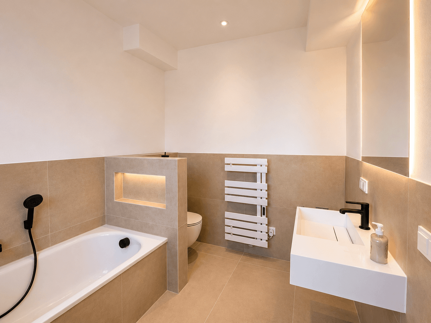 Predaj bytu 3-izbový 124 m², Breslauer Str. 27, Köln, Severné Porýnie - Westfálsko Predaj bytu 3-izbový 124 m², Breslauer Str. 27, Köln, Severné Porýnie - Westfálsko