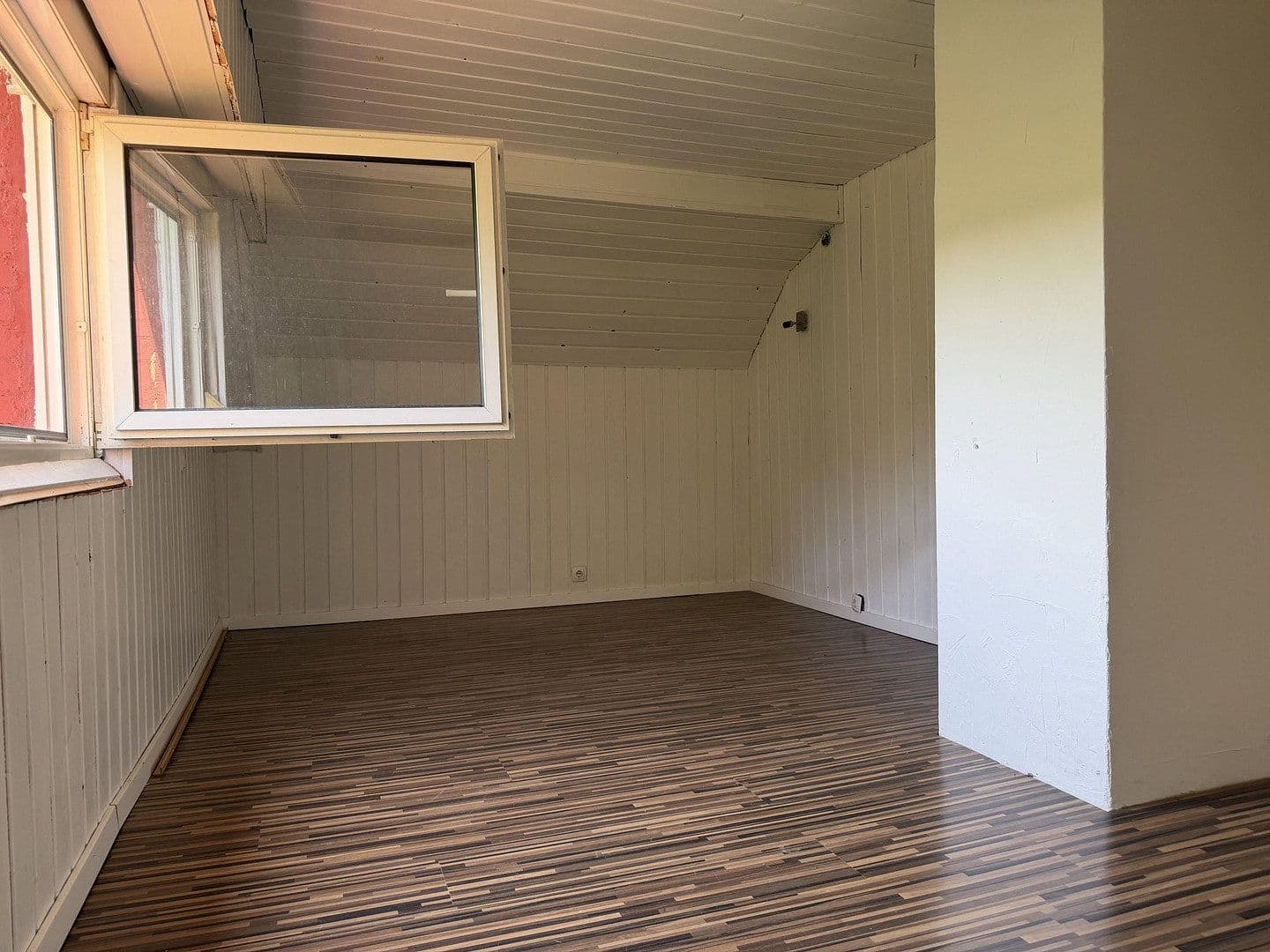 Predaj domu 185 m², pozemok 3.358 m², Adelsheim, Bádensko-Wurttembersko Predaj domu 185 m², pozemok 3.358 m², Adelsheim, Bádensko-Wurttembersko