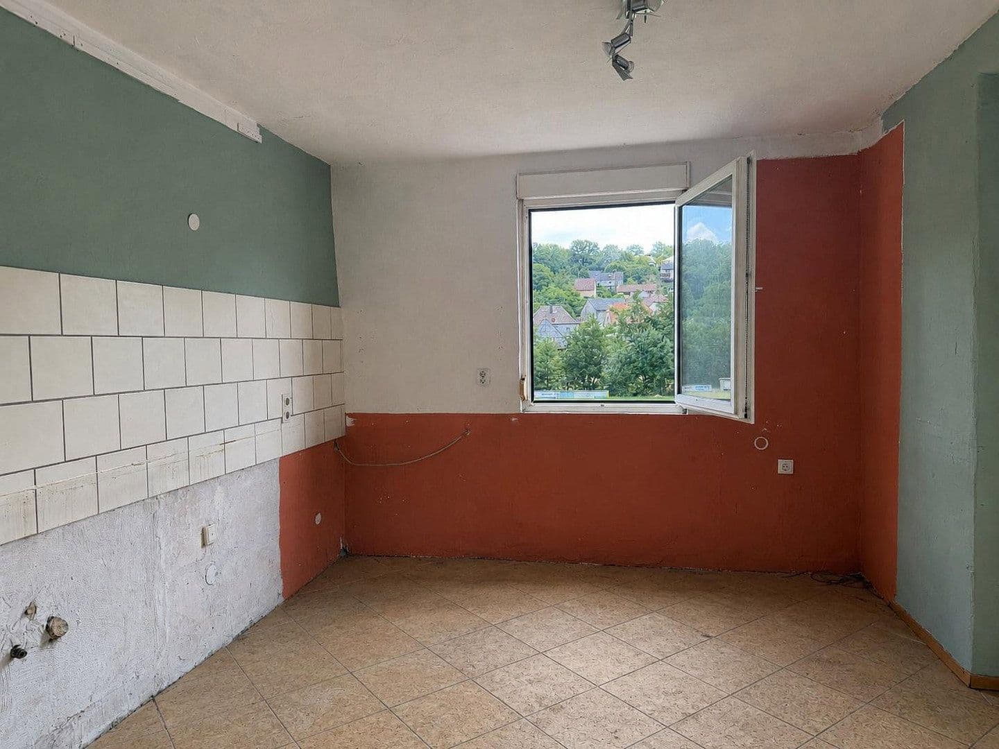 Predaj domu 185 m², pozemok 3.358 m², Adelsheim, Bádensko-Wurttembersko Predaj domu 185 m², pozemok 3.358 m², Adelsheim, Bádensko-Wurttembersko