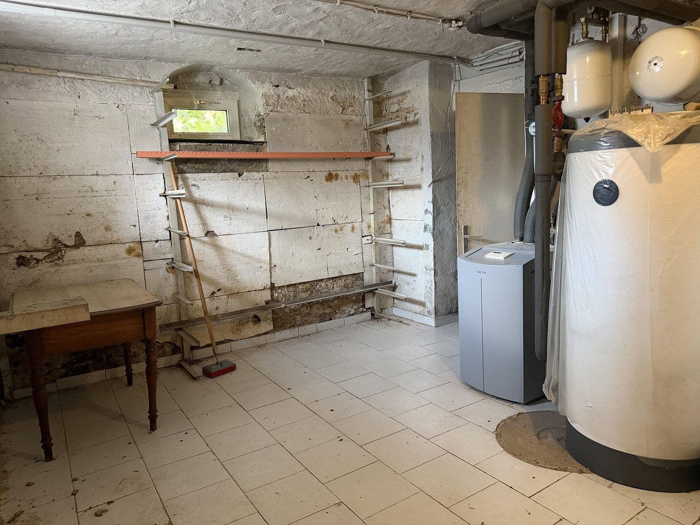 Predaj domu 185 m², pozemok 3.358 m², Adelsheim, Bádensko-Wurttembersko Predaj domu 185 m², pozemok 3.358 m², Adelsheim, Bádensko-Wurttembersko